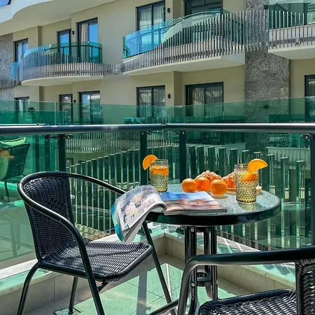 Qoople Legend B - Premium Steps From The Sea Apartmán