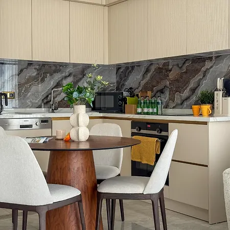 Qoople Legend B - Premium Steps From The Sea