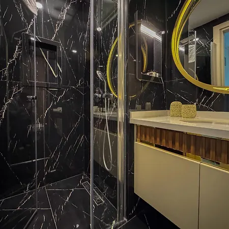 Qoople Legend B - Premium Steps From The Sea *