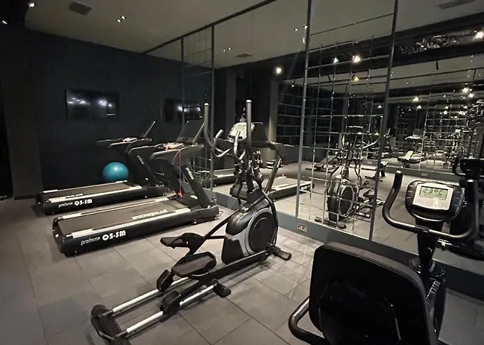 Qoople Legend B - Premium Steps From The Sea Apartment *