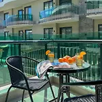 Qoople Legend B - Premium Steps From The Sea شقة