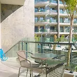 Qoople Legend B - Premium Steps From The Sea Apartment *